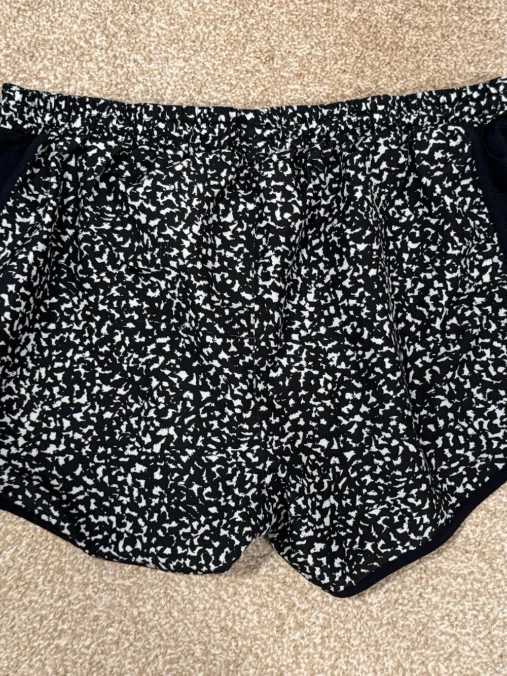 Womens Sz Large Under Armour Fly-By Running Shorts Black White Speckled Pattern